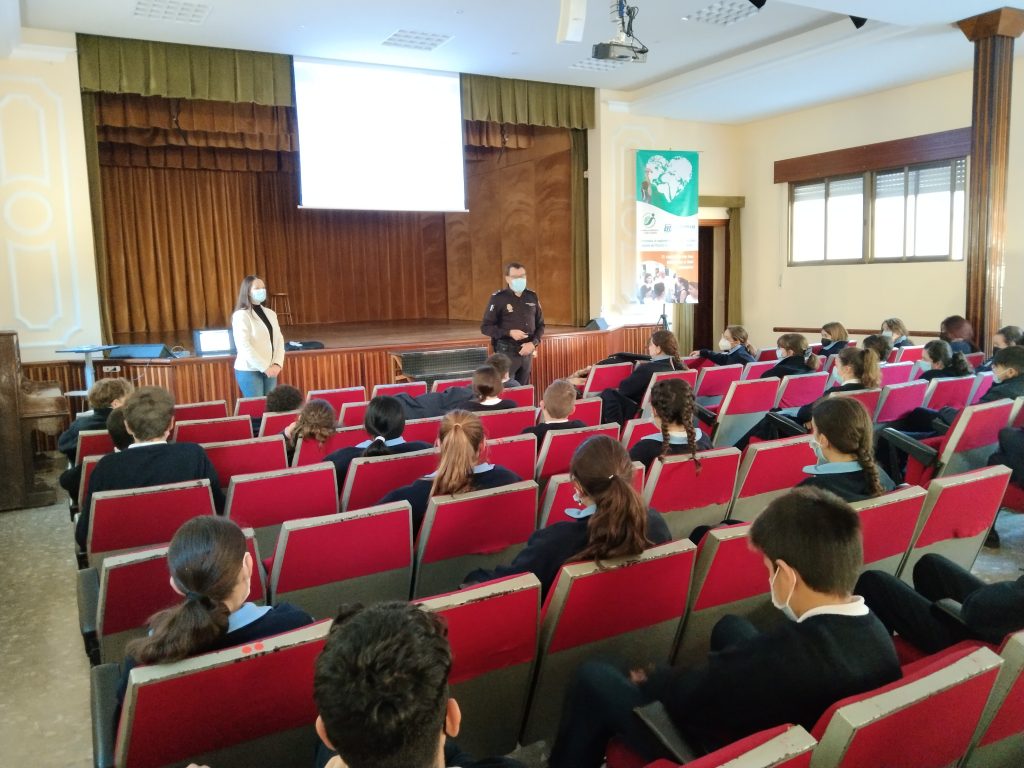 SandraCalvoFormacion Sandra Calvo forma a padres y alumnos preocupados por el acoso escolar y los riesgos de nuevas tecnologías SandraCalvoFormacion Sandra Calvo forma a padres y alumnos preocupados por el acoso escolar y los riesgos de nuevas tecnologías
