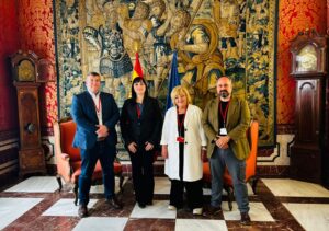 De izquierda a derecha, representantes de los Colegios Profesionales de Criminología de España: Abel González, Saray Pavón (tesorera del Colegio Oficial de Criminólogos de la Comunitat Valenciana), Carmen Balfagón y Ramón Chippirrástras una reunión de trabajo en el Ministerio de Justicia.